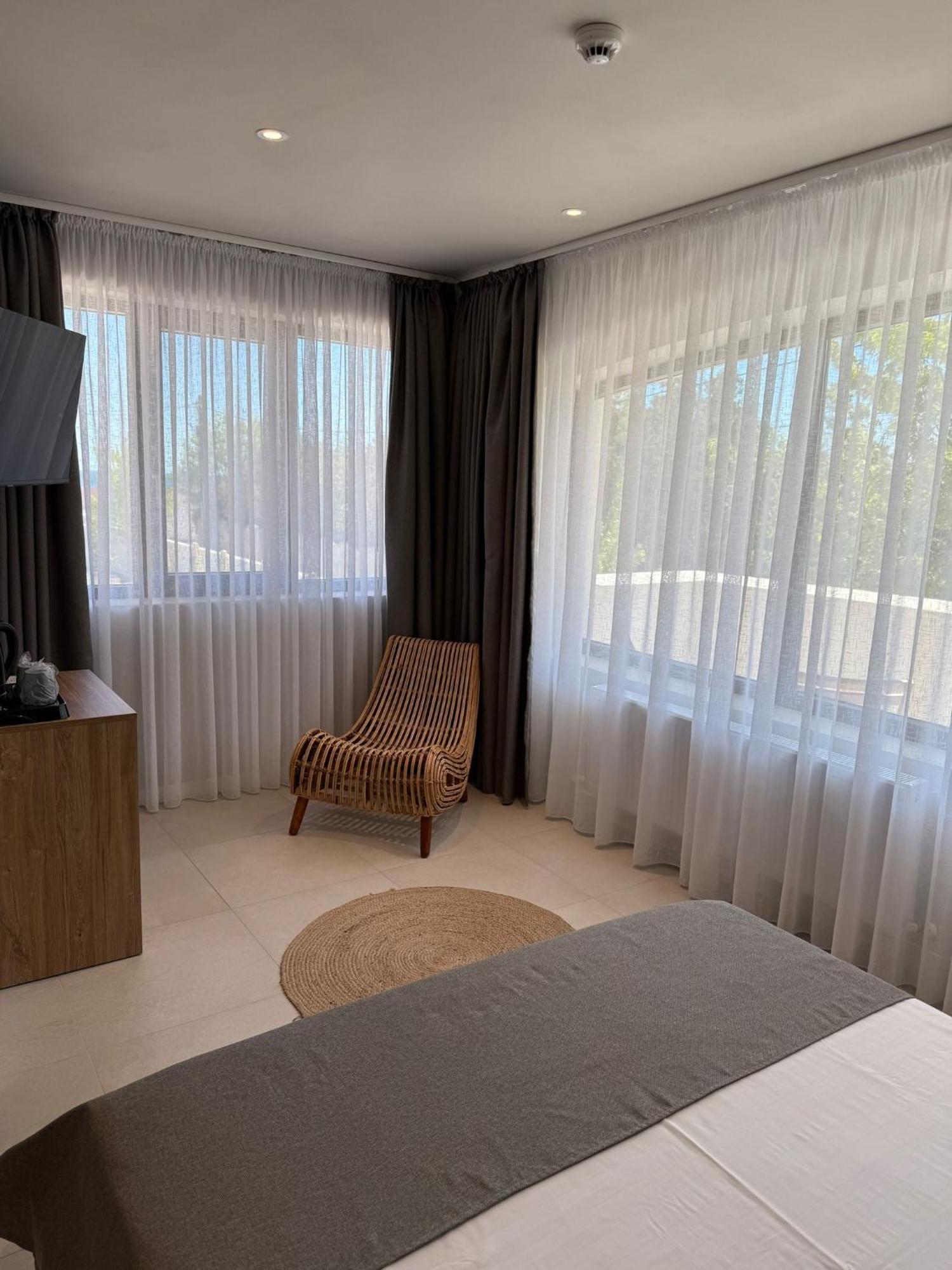 Hotel Luuma à Două Mai Extérieur photo